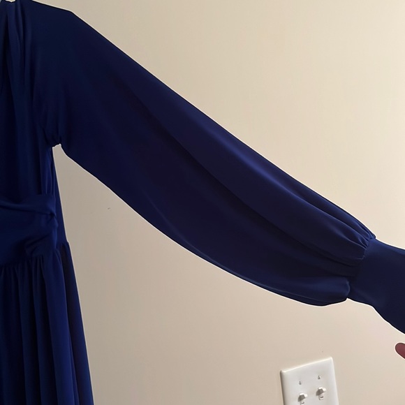 MATERNITY Gown with Bishop Sleeves - Picture 5 of 9